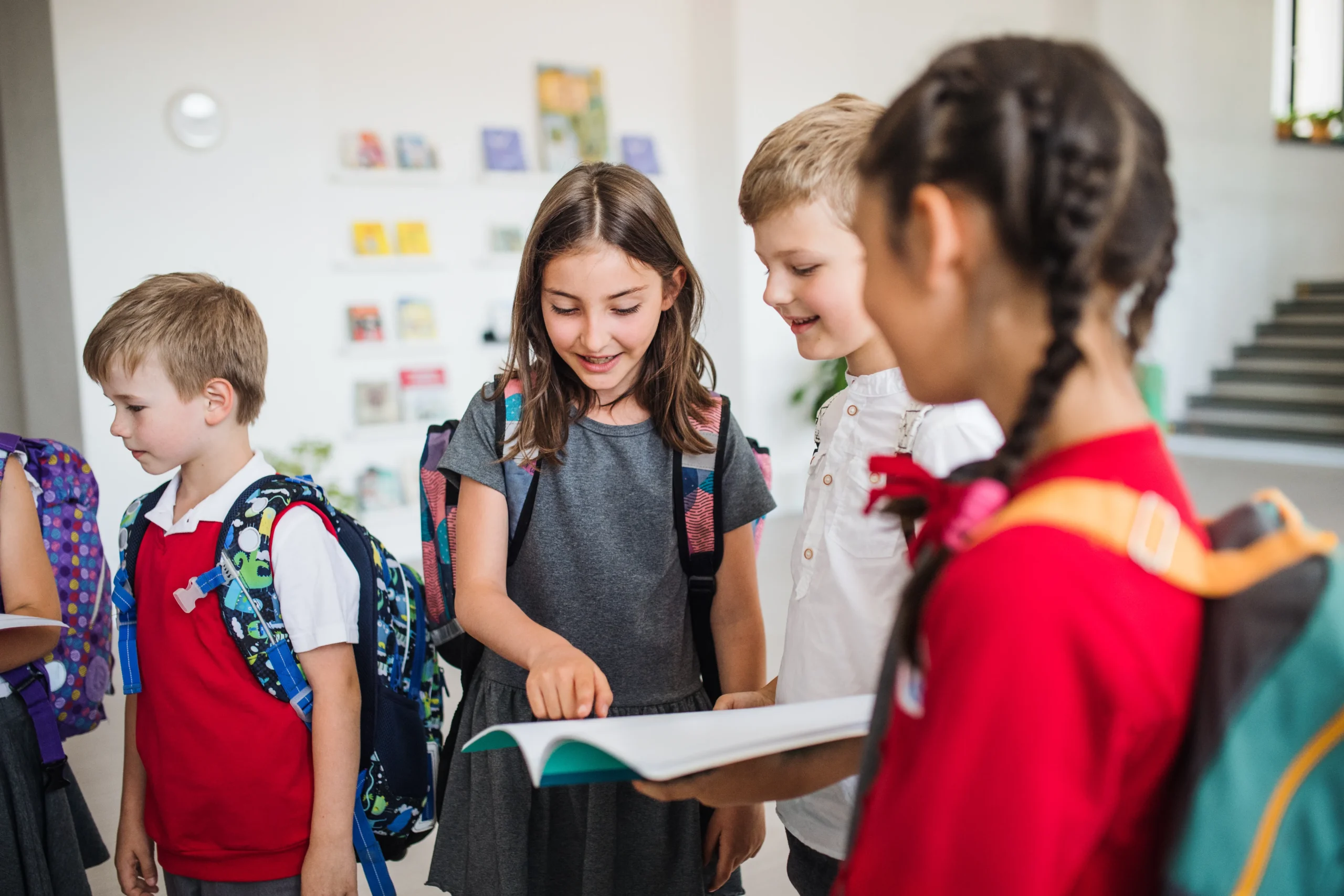 a-group-of-cheerful-small-school-kids-with-bags-wa-2026-01-05-06-08-16-utc